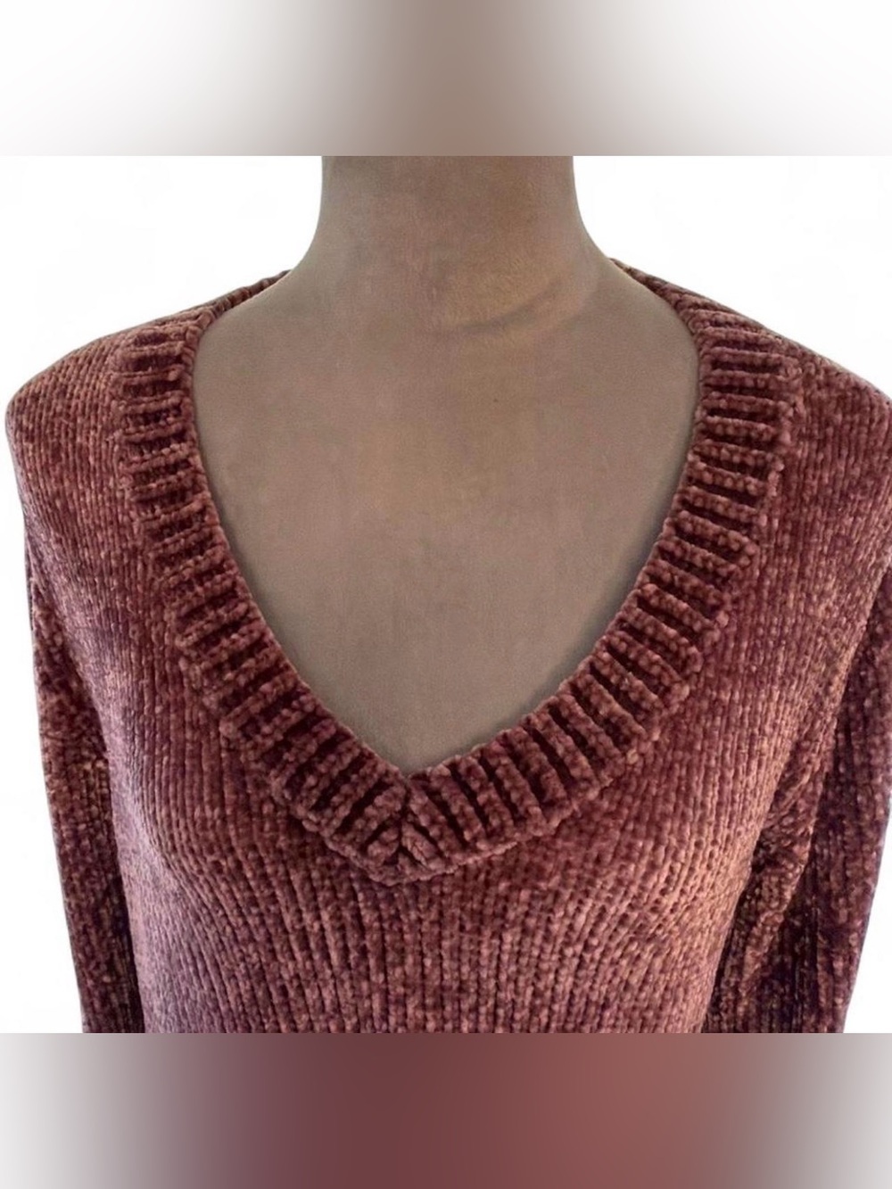 Orvis Chenille V-Neck Sweater in Mauve